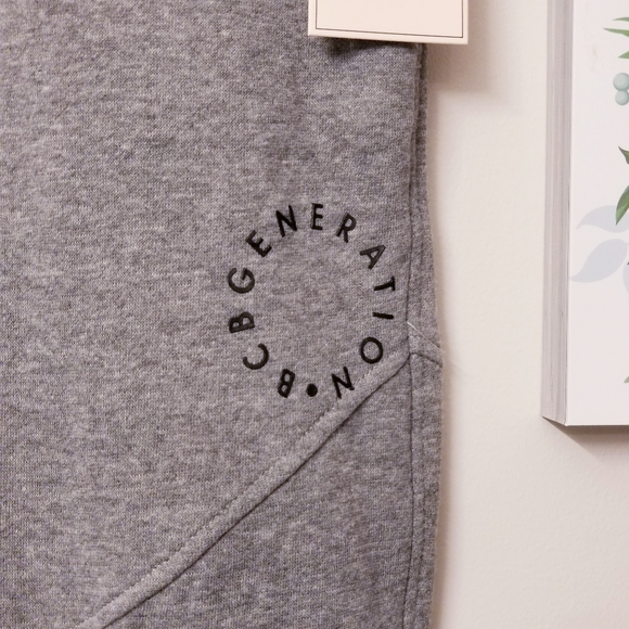 Active wear - Picture 3 of 8